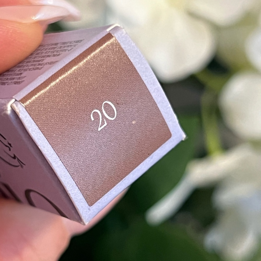 SAIE • SLIP TINT RADIANT ALL OVER CONCEALER • SHADE 20 - Picture 2 of 5